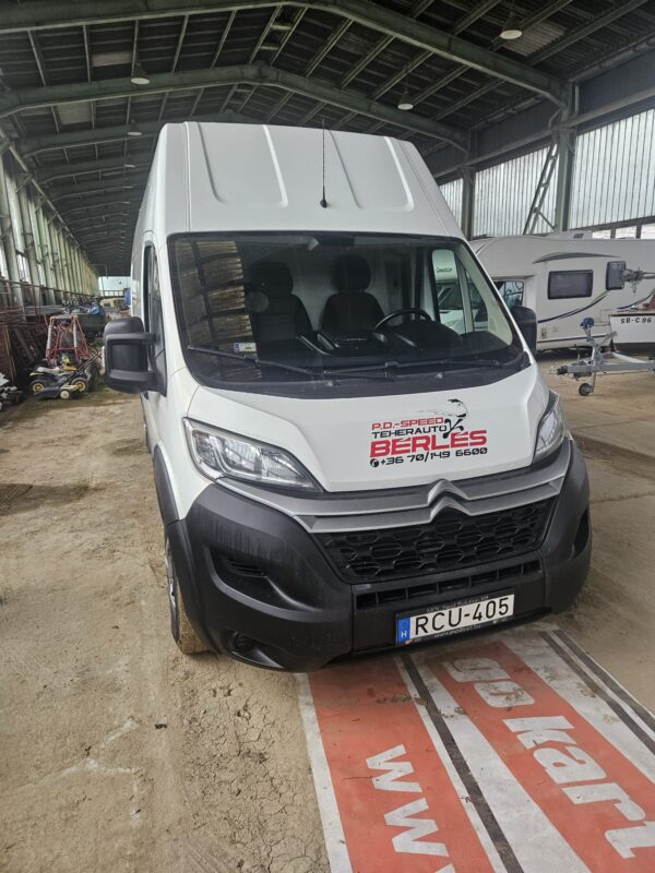 Citroen Jumper 2018 dobozos kisteherautó elölről